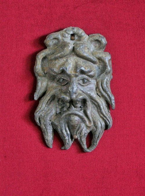 Mascaron in piombo patinato, epoca rinascimentale, incorniciato