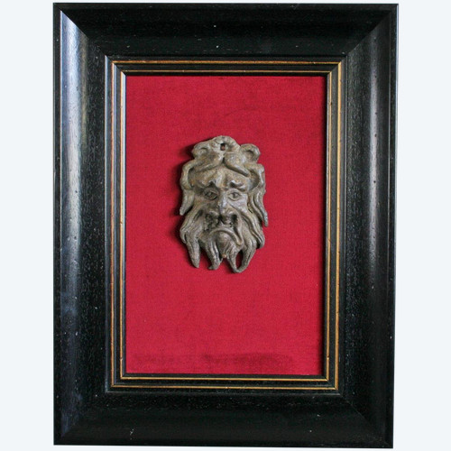 Mascaron in piombo patinato, epoca rinascimentale, incorniciato