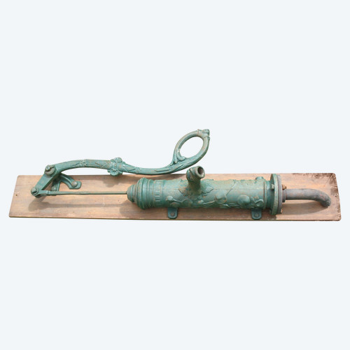 Cast iron water pump, 19th century, Chappée brand, decorated with dolphin and plants h: 140 cm