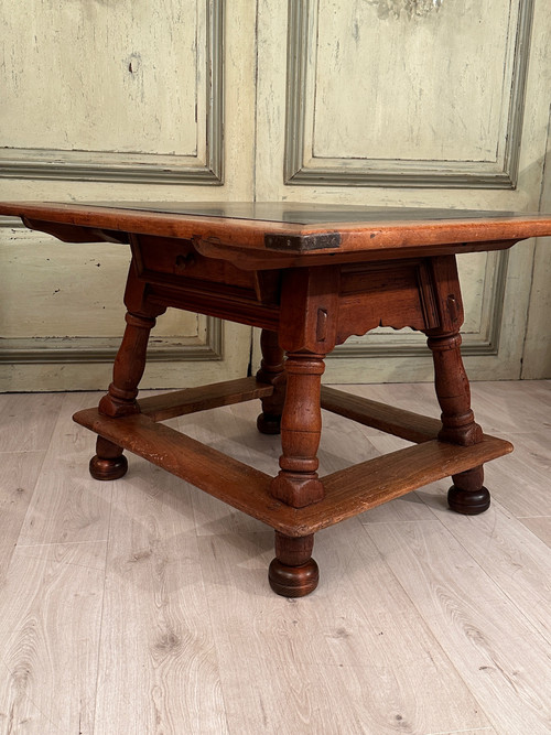 Table De Changeur En Noyer d'Epoque XVIIeme Siecle