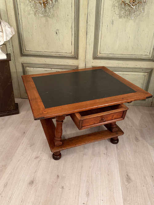 Table De Changeur En Noyer d'Epoque XVIIeme Siecle