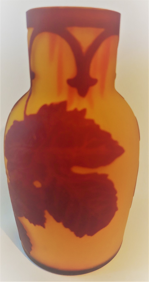 Vine decor vase cleared with acid signed by Degué David GUERON (1892-1950) height 13.8 diam 7 cm