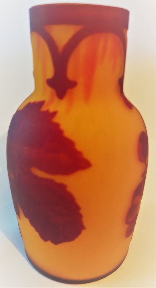 Vine decor vase cleared with acid signed by Degué David GUERON (1892-1950) height 13.8 diam 7 cm
