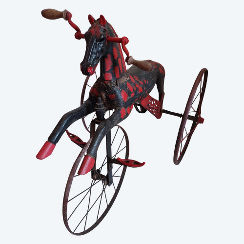 Vecchio cavallo triciclo in legno e testa in ghisa, epoca 800 misure altezza 74 larghezza 83 profondità 45 cm
