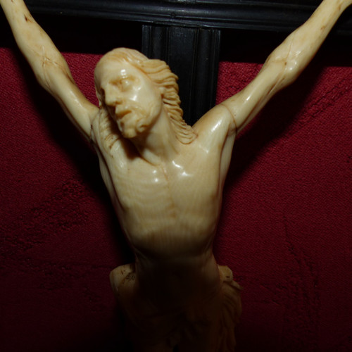Crucifix avec croix en ébène et beau Christ sculpté 19ème