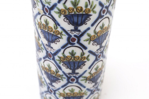 Polychrome Steingutvase, Dekor aus Klammern und Blumenvasen, 1950er Jahre – OP283