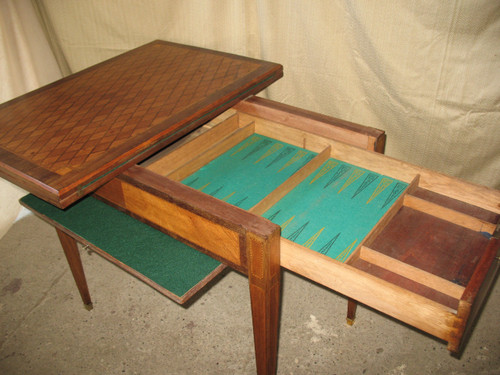Table à jeux et à système en marqueterie à décor de losanges époque 19ème de style Louis XVI