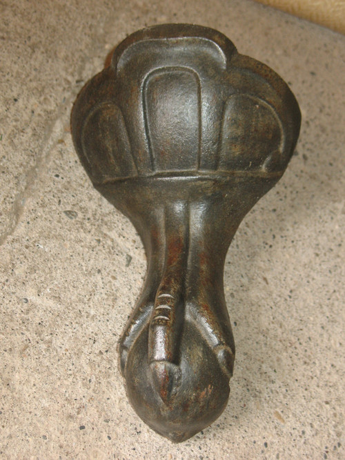 Set of 4 cast iron bathtub clogs, 19th century, perfect condition