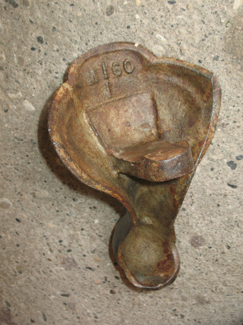 Set of 4 cast iron bathtub clogs, 19th century, perfect condition