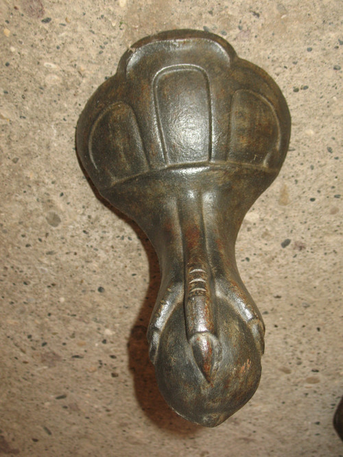 Set of 4 cast iron bathtub clogs, 19th century, perfect condition