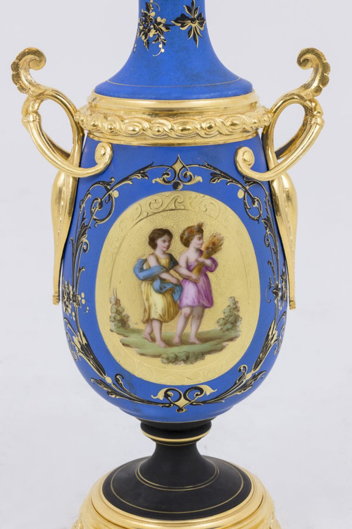 Coppia Di Lampade In Porcellana Stile Neoclassico, Periodo Napoleone III - LS40641431