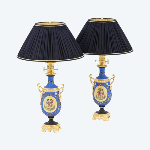 Coppia Di Lampade In Porcellana Stile Neoclassico, Periodo Napoleone III - LS40641431