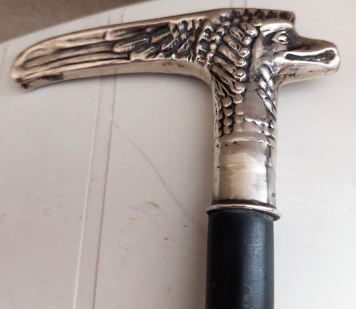Bastone da passeggio con pomello in argento a forma di testa d'aquila, inizio '900, lungo 90 cm
