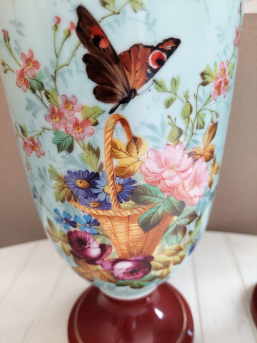 Pair of Napoleon 3 vases in porcelain with basket and butterfly decor, height 33 cm