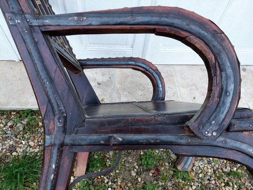 Fauteuil Marocain de mariage avec cuir clouté et laiton sur bois 19eme siecle 