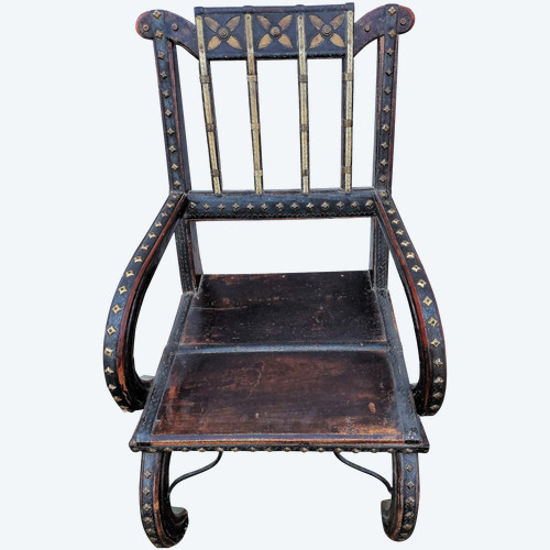 Fauteuil Marocain de mariage avec cuir clouté et laiton sur bois 19eme siecle 