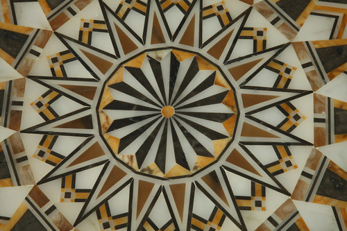 Guéridon En Albâtre Avec Plateau En Marqueterie De Marbres De Style Italien, XVIe Siècle