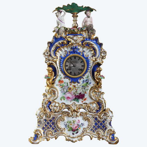 Rocaille Porcelain Clock In The Taste Of Jacob Petit (1796-1865), 19th Century