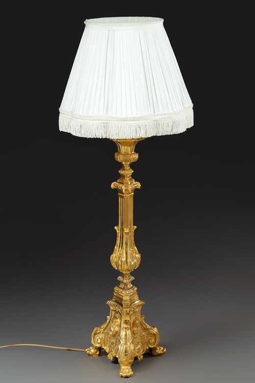 Pair Of Gilded Bronze Candlesticks With Medallion Decoration And Lampshade, 19th Century 