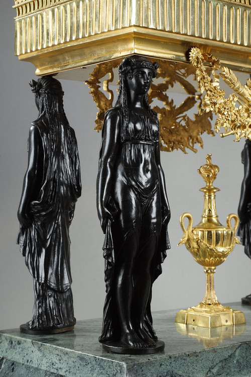 Jardinière de table à cariatides en bronze et marbre vert de mer, style Empire, XIXe siècle