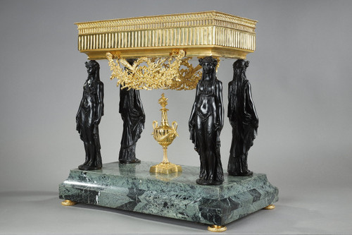 Jardinière de table à cariatides en bronze et marbre vert de mer, style Empire, XIXe siècle