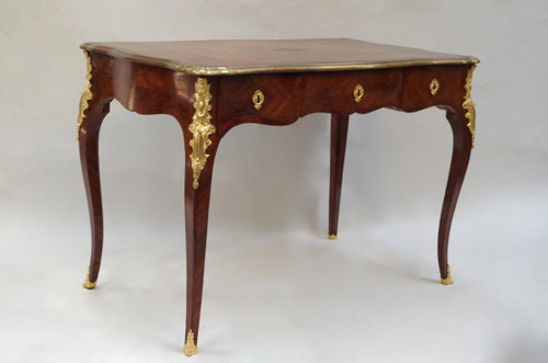 Piccola scrivania piatta in stile Luigi XV con intarsi in kingwood, circa 1880 - LS34421601