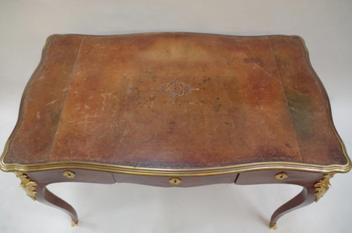 Piccola scrivania piatta in stile Luigi XV con intarsi in kingwood, circa 1880 - LS34421601