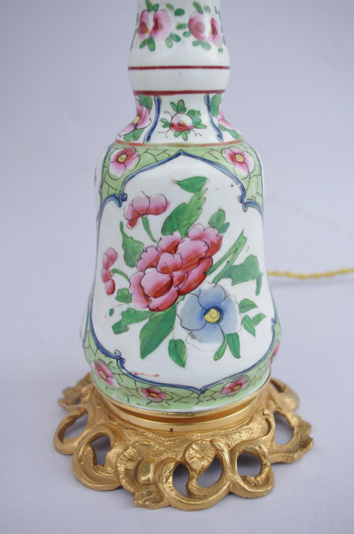Coppia Di Piccole Lampade In Porcellana Di Bayeux Alla Maniera Di Canton, Fine XIX Secolo - LS2708661