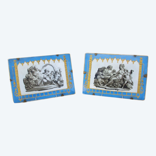 Paire de plaques en porcelaine bleu céleste à décor antique, début du XIXème siècle - LS2787601