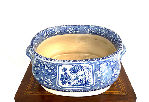 Grand Bassin / Planter / Centerpiece in earthenware from Minton XIXth