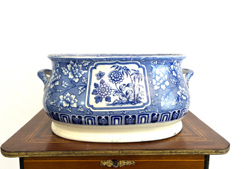Grand Bassin / Planter / Centerpiece in earthenware from Minton XIXth