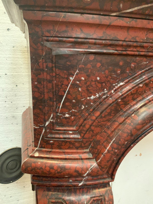 Coppia Di Camini Stile Luigi XIV In Marmo Rosso Griotte. XIX secolo.