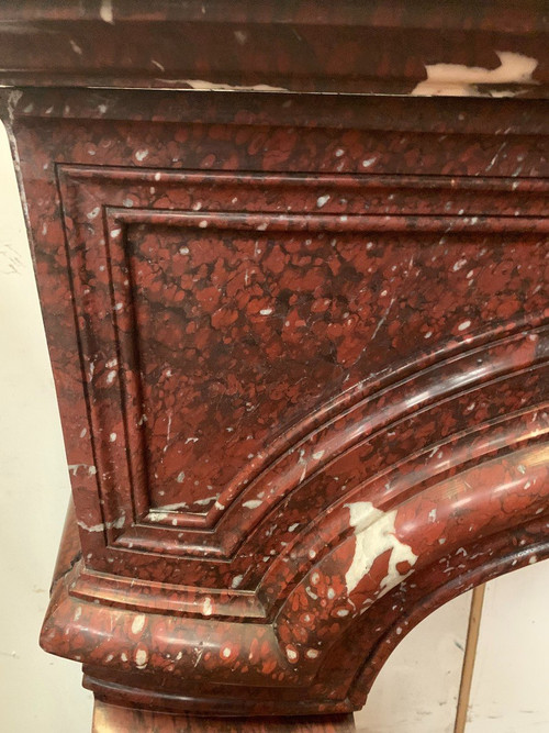 Coppia Di Camini Stile Luigi XIV In Marmo Rosso Griotte. XIX secolo.