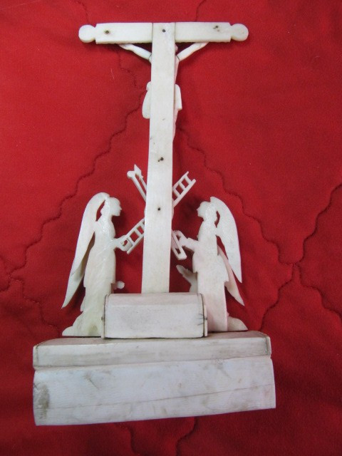 Old carved Indo-Portuguese crucifix from Goa, late 18th century