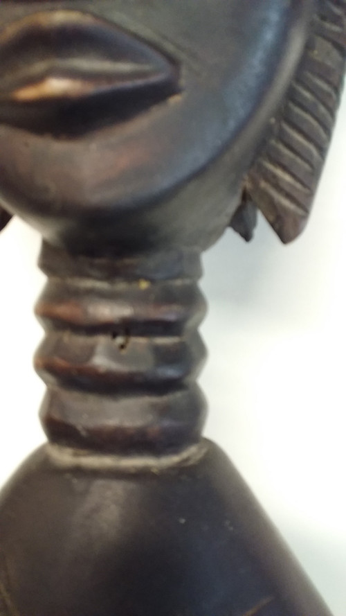 Cucchiaio cerimoniale Wakémia decorato con una testa di donna liberiana