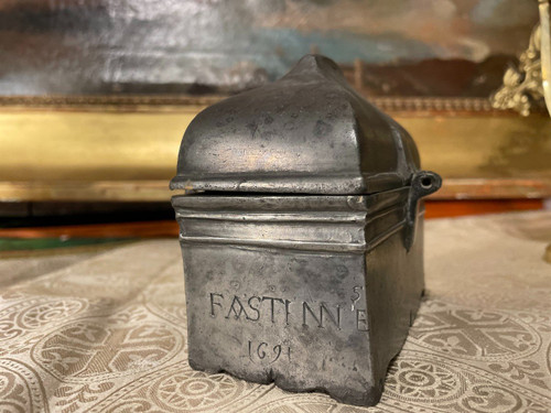 Coffret En étain Aux Saintes Huiles De 1691