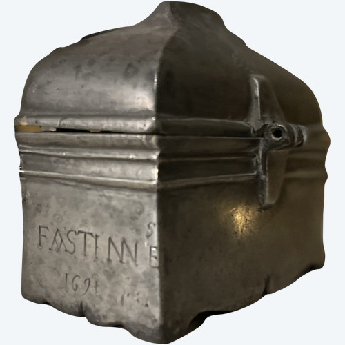 Coffret En étain Aux Saintes Huiles De 1691