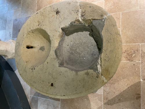 Taufbecken aus geschnitztem Stein - XVII