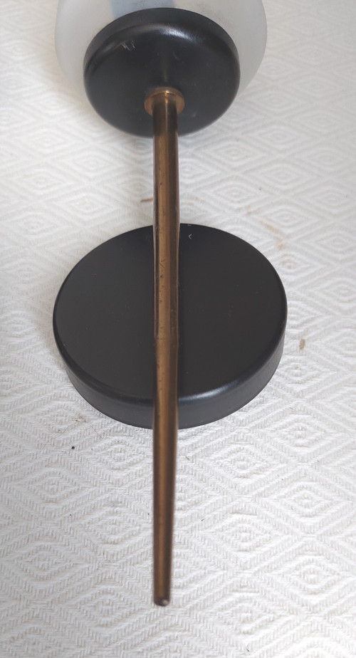 Drei Lunel- oder Arlus-Wandleuchter aus weißem Rauchglas und schwarz lackiertem Messing, 1960er Jahre