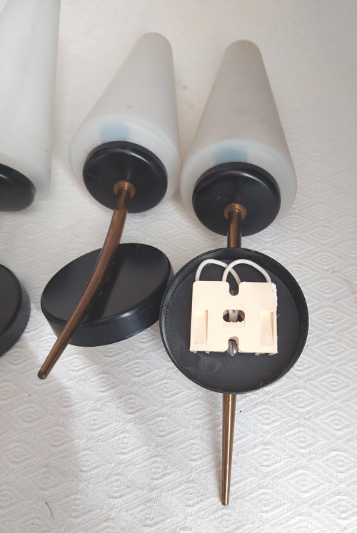 Drei Lunel- oder Arlus-Wandleuchter aus weißem Rauchglas und schwarz lackiertem Messing, 1960er Jahre