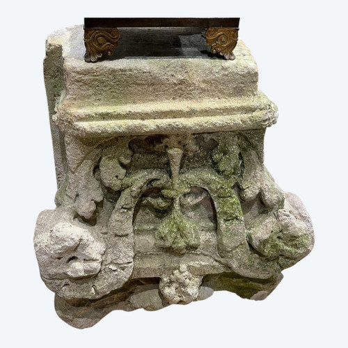 Stone Applique Capital - XVIth