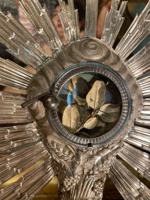 XIX ostensorio in argento sbalzato