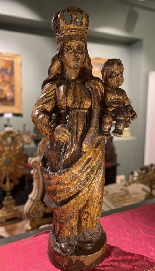Große Madonna mit Kind Aus Goldener Terrakotta