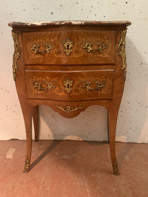 Petite Commode Galbée En Bois De Placage De Style Louis XV / XX Siècle
