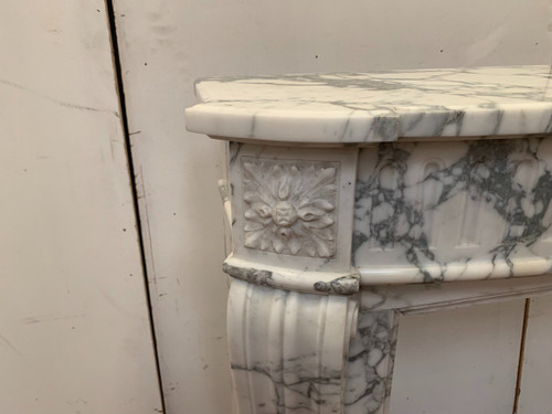 Cheminée De Style Louis XVI En Marbre Blanc Veiné De Carrare XIX Siècle