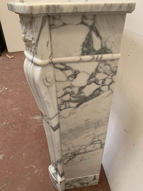 Cheminée De Style Louis XVI En Marbre Blanc Veiné De Carrare XIX Siècle