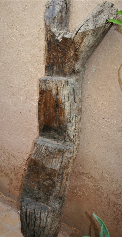 Spettacolare scala da soffitta africana.