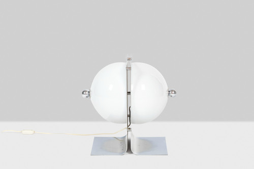 Lampe de table en métal poli et opaline, années 1970
