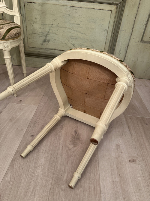 Ensemble De 4 Chaises En Bois Laqué Dossier Lyre De Style Louis XVI