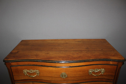 Commode galbée Grenobloise Louis XV en noyer XVIII